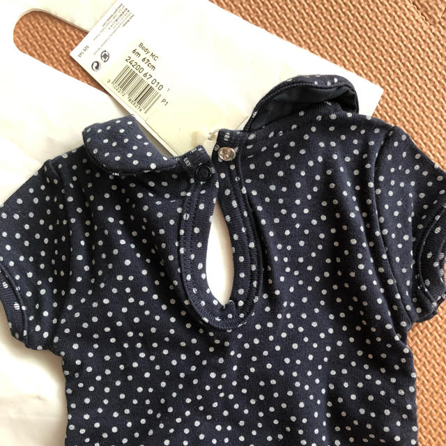 PETIT BATEAU(プチバトー)の【新品・未使用】プチバトー 半袖 ボディ ドット 水玉 6m キッズ/ベビー/マタニティのベビー服(~85cm)(ロンパース)の商品写真