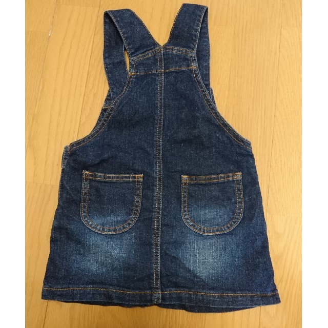 子供服 デニムワンピース サイズ90 キッズ/ベビー/マタニティのキッズ服女の子用(90cm~)(ワンピース)の商品写真