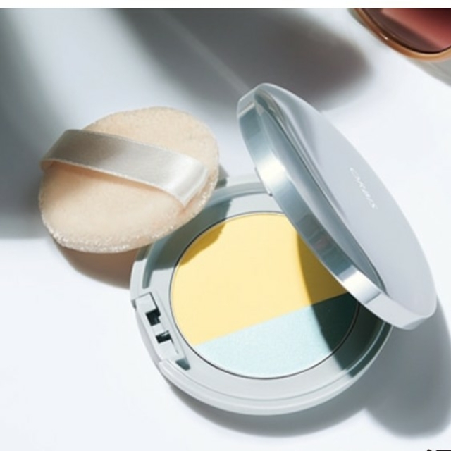 ORBIS(オルビス)のオルビス サンスクリーンパウダー 限定色 スカイシトラス ケース付き コスメ/美容のベースメイク/化粧品(フェイスパウダー)の商品写真
