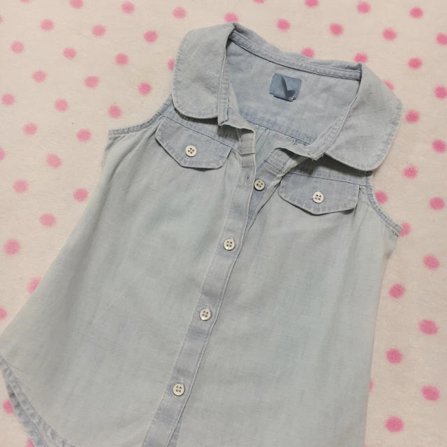 babyGAP(ベビーギャップ)のbaby Gap♡お洒落で可愛い♡デニム♡ノースリーブシャツ♡95  キッズ/ベビー/マタニティのキッズ服女の子用(90cm~)(ブラウス)の商品写真