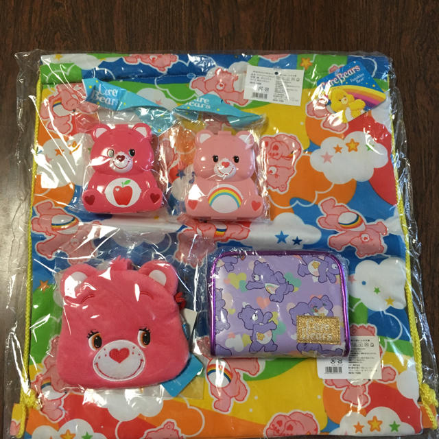 CareBears(ケアベア)の【値下げしました】ケアベア  グッズセット(財布) エンタメ/ホビーのおもちゃ/ぬいぐるみ(キャラクターグッズ)の商品写真