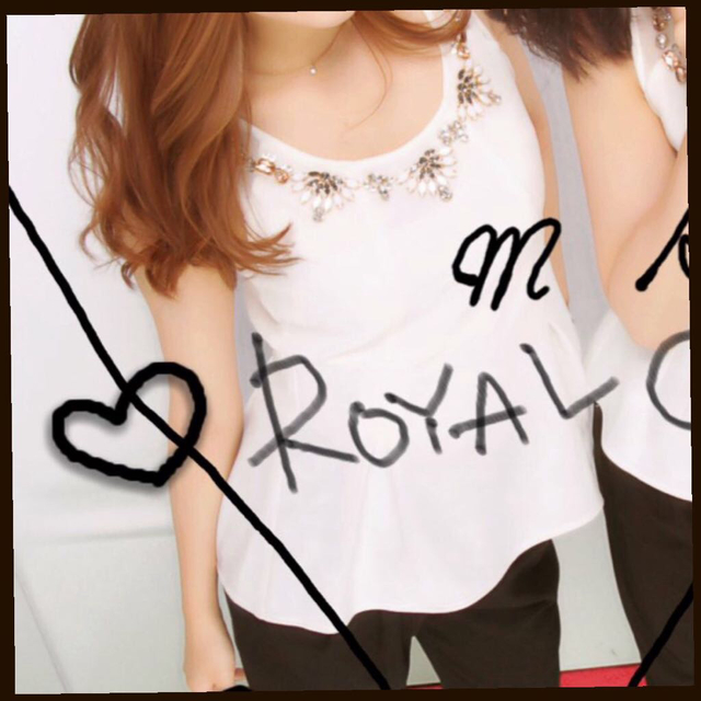 ROYAL PARTY(ロイヤルパーティー)のROYALPARTY 白ビジュートップス レディースのトップス(カットソー(半袖/袖なし))の商品写真