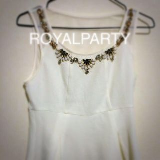 ロイヤルパーティー(ROYAL PARTY)のROYALPARTY 白ビジュートップス(カットソー(半袖/袖なし))