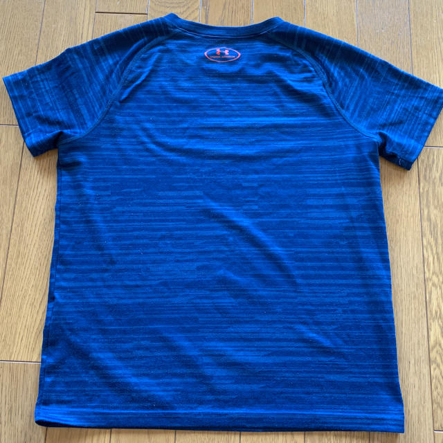 UNDER ARMOUR(アンダーアーマー)の⭐️ぴょん様専用⭐️アンダーアーマー Tシャツ 150㎝ キッズ/ベビー/マタニティのキッズ服男の子用(90cm~)(Tシャツ/カットソー)の商品写真