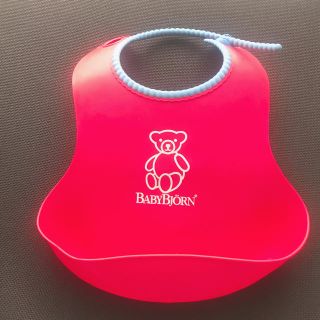 ベビービョルン(BABYBJORN)のベビービョルン エプロン ソフト スタイ レッド 赤(お食事エプロン)