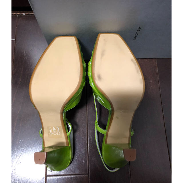 H.P.FRANCE(アッシュペーフランス)の新品 アッシュペーフランス  サンダル MIGLIORINI 緑色 パンプス レディースの靴/シューズ(ハイヒール/パンプス)の商品写真