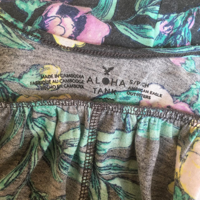 American Eagle(アメリカンイーグル)の花柄タンクトップ レディースのトップス(タンクトップ)の商品写真