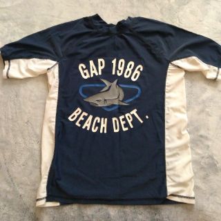 ギャップキッズ(GAP Kids)のGAP ラッシュガード　男の子　サイズ150(水着)