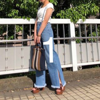 マウジー(moussy)の新作即完売！MOUSSY STRAP WIDE DENIMストラップワイドデニム(デニム/ジーンズ)