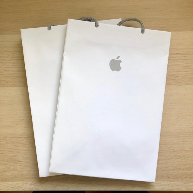 Apple(アップル)のApple Store 紙袋 アップルストア ショップ袋 レディースのバッグ(ショップ袋)の商品写真