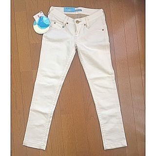 リーバイス(Levi's)のリーバイス白デニム✨新品タグ付(デニム/ジーンズ)