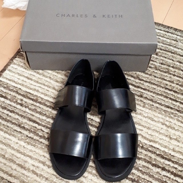 Charles and Keith(チャールズアンドキース)のロール様　週末値下げ❗チャールズアンドキース　サンダル レディースの靴/シューズ(サンダル)の商品写真