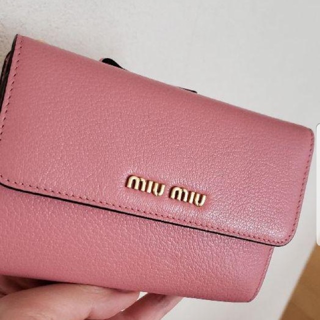 miumiu(ミュウミュウ)のミュウミュウお財布です レディースのファッション小物(財布)の商品写真