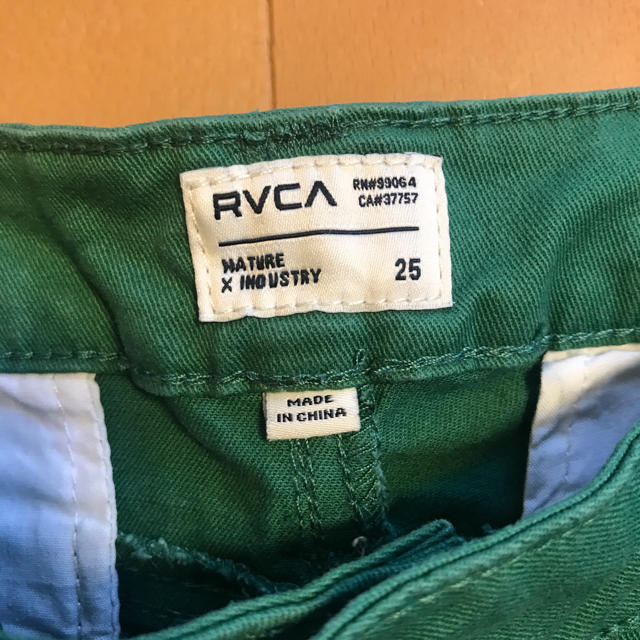RVCA(ルーカ)のRVCA★ショートパンツ・サイズ25★グリーン レディースのパンツ(ショートパンツ)の商品写真