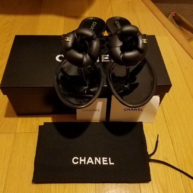 CHANEL(シャネル)のあゆみ様専用‼️CHANELビーチサンダル　ブラック37 レディースの靴/シューズ(ビーチサンダル)の商品写真