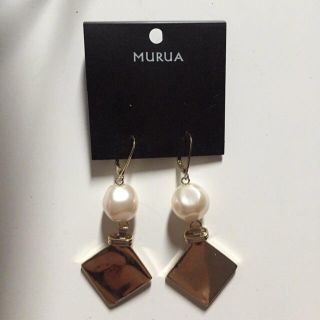 ムルーア(MURUA)のデコラパールピアス(ピアス)