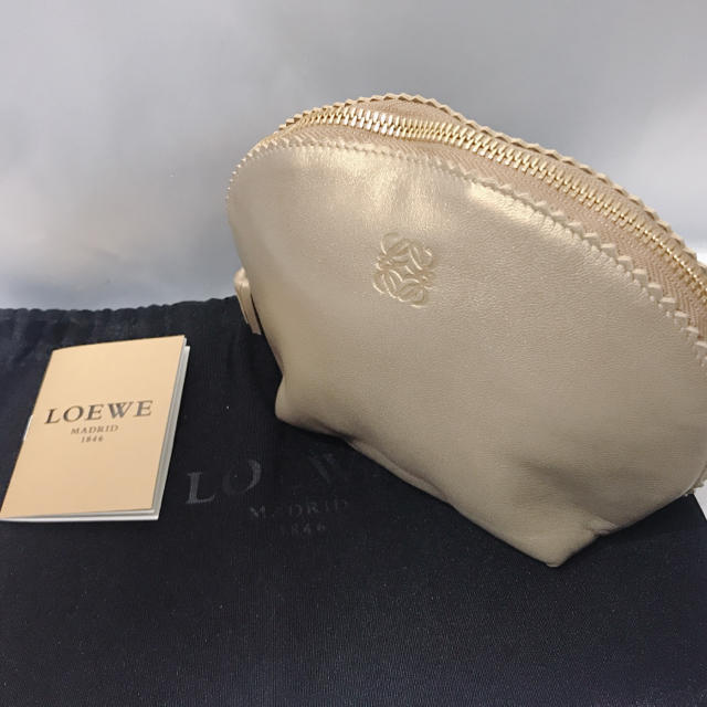 LOEWE(ロエベ)の【美品】LOEWE/ロエベ ナッパレザー 化粧ポーチ ゴールド レディースのファッション小物(ポーチ)の商品写真