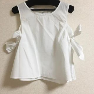 フォーエバートゥエンティーワン(FOREVER 21)の【新品未使用】FOREVER21 ブラウス S トップス(シャツ/ブラウス(半袖/袖なし))