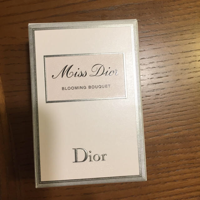 Christian Dior(クリスチャンディオール)のmiss dior ブルーミング ブーケ オードトワレ 50ml プレゼント用 コスメ/美容の香水(香水(女性用))の商品写真