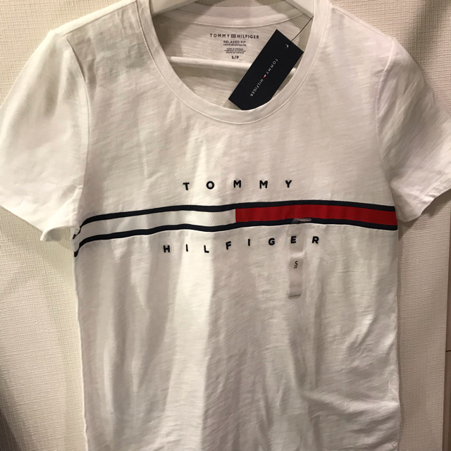 TOMMY HILFIGER(トミーヒルフィガー)のTOMMY HILFIGER トミーフィルフィガー Tシャツ S 白  レディースのトップス(Tシャツ(半袖/袖なし))の商品写真