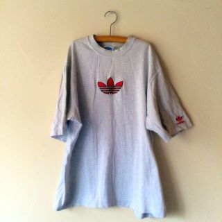 アディダス(adidas)のadidas Tシャツ(Tシャツ(半袖/袖なし))