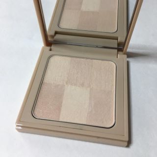 ボビイブラウン(BOBBI BROWN)のボビイブラウン ヌードフィニッシュイルミネイティングパウダー(フェイスパウダー)