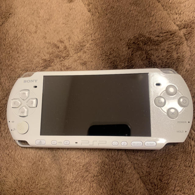 PlayStation Portable(プレイステーションポータブル)のPSP パール・ホワイト(PSP-3000PW) エンタメ/ホビーのゲームソフト/ゲーム機本体(家庭用ゲーム機本体)の商品写真