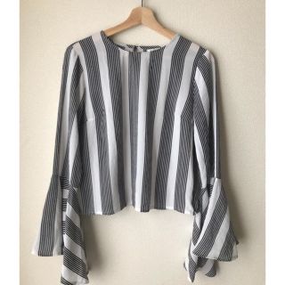 フォーエバートゥエンティーワン(FOREVER 21)のForever21 袖広ストライプブラウス(シャツ/ブラウス(長袖/七分))