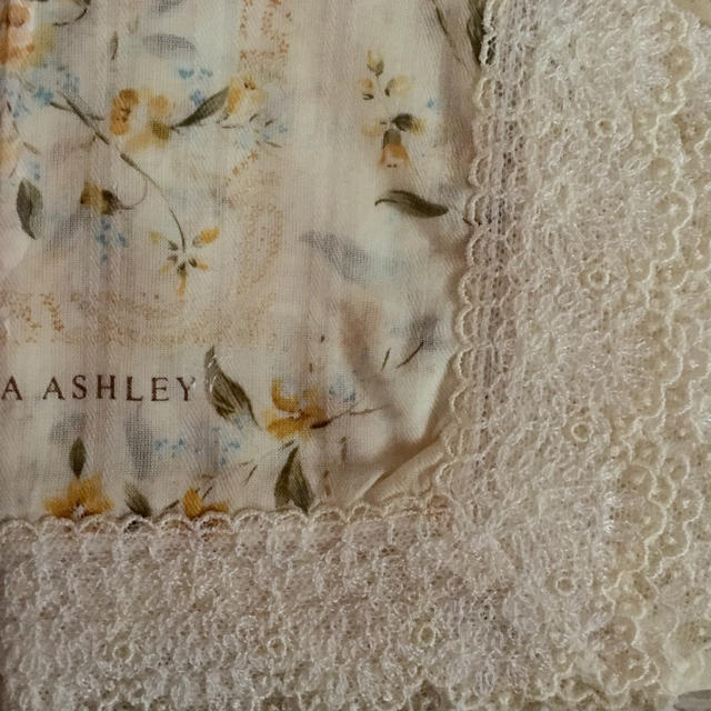 LAURA ASHLEY(ローラアシュレイ)のブランドハンカチ4枚セット レディースのファッション小物(ハンカチ)の商品写真