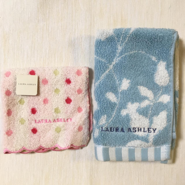 LAURA ASHLEY(ローラアシュレイ)のLAURA ASHLEY タオルハンカチ 2枚セット レディースのファッション小物(ハンカチ)の商品写真