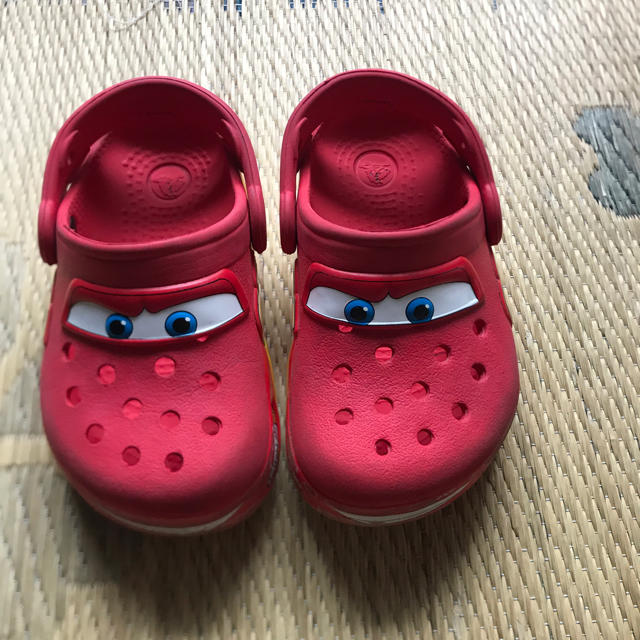 crocs(クロックス)のカーズクロックス キッズ/ベビー/マタニティのキッズ靴/シューズ(15cm~)(サンダル)の商品写真