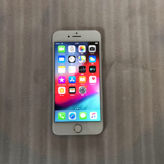 アイフォーン(iPhone)のiPhone8 au 64GB silver(スマートフォン本体)