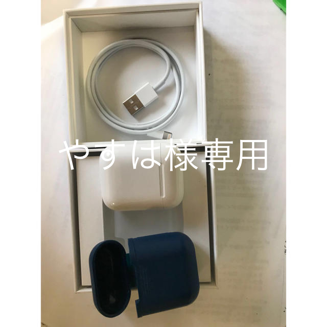 Apple(アップル)のairpods スマホ/家電/カメラのオーディオ機器(ヘッドフォン/イヤフォン)の商品写真