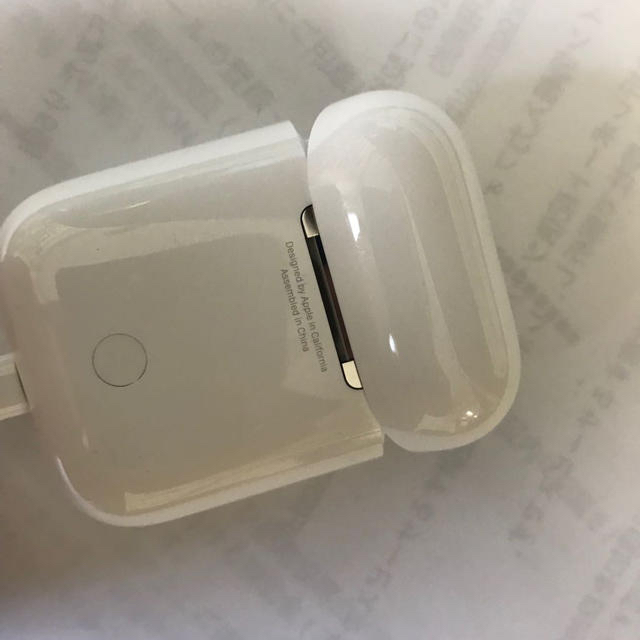 Apple(アップル)のairpods スマホ/家電/カメラのオーディオ機器(ヘッドフォン/イヤフォン)の商品写真