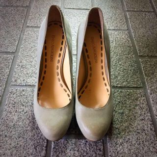 エンゾーアンジョリーニ(Enzo Angiolini)の淡い水色パンプス(ハイヒール/パンプス)