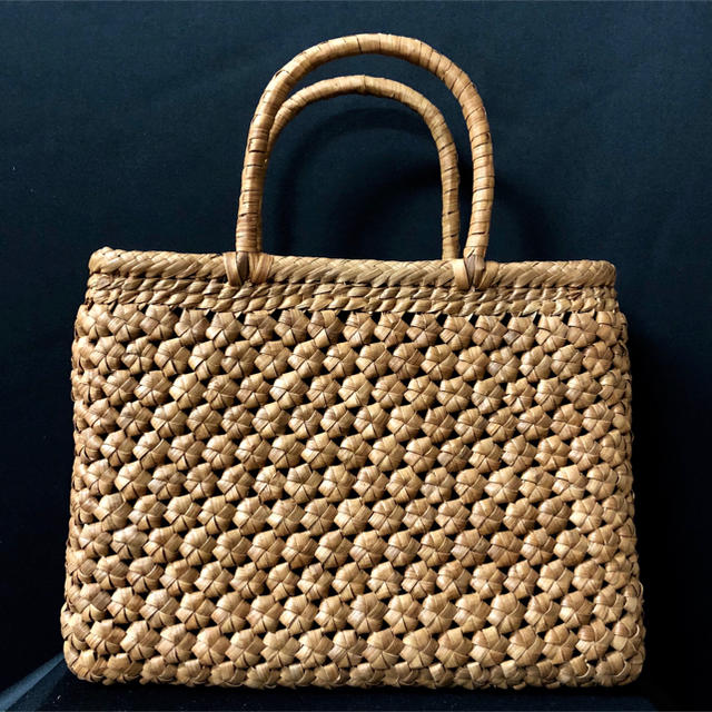 ト送料込 今日限定 大型 34×25cm 国産蔓使用 六角花編み手編み 山葡萄