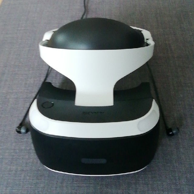 PlayStation VR(プレイステーションヴィーアール)の【新品同様】PlayStationVR CUHJ-16003 Camera同梱版 エンタメ/ホビーのゲームソフト/ゲーム機本体(家庭用ゲーム機本体)の商品写真
