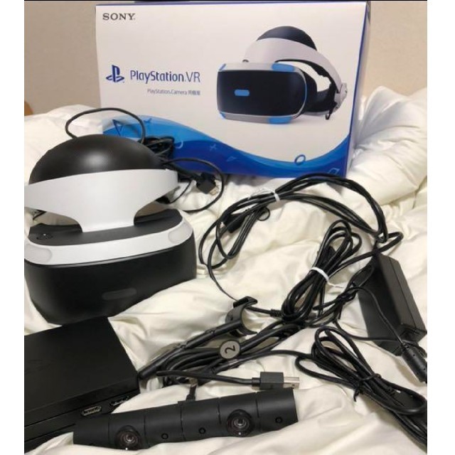 PlayStation VR(プレイステーションヴィーアール)の【新品同様】PlayStationVR CUHJ-16003 Camera同梱版 エンタメ/ホビーのゲームソフト/ゲーム機本体(家庭用ゲーム機本体)の商品写真