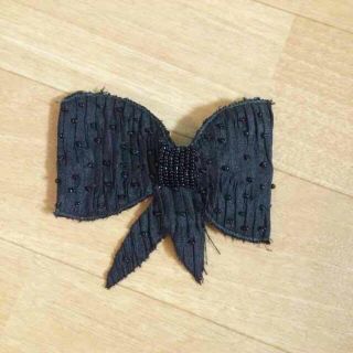 laulaリボンブローチ★ビーズ刺繍(ブローチ/コサージュ)