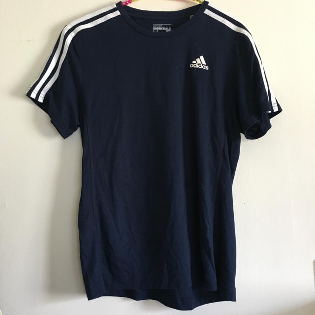 adidas(アディダス)のadidas ネイビーTシャツ（レディース） スポーツ/アウトドアのランニング(ウェア)の商品写真