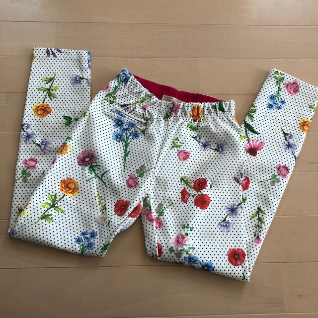 ZARA KIDS(ザラキッズ)のzara 128cm 未使用レギンス キッズ/ベビー/マタニティのキッズ服女の子用(90cm~)(パンツ/スパッツ)の商品写真