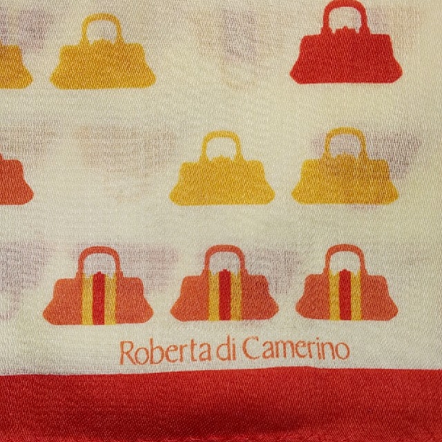 ROBERTA DI CAMERINO(ロベルタディカメリーノ)のRoberta di Camerino  大判ハンカチ レディースのファッション小物(ハンカチ)の商品写真