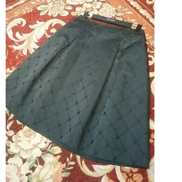 M'S GRACY(エムズグレイシー)の♡美品♡お花の格子柄ふんわりハリ感スカート　　ブラック レディースのスカート(ひざ丈スカート)の商品写真