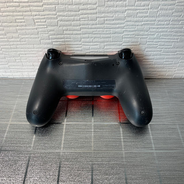 PlayStation4(プレイステーション4)の純正 DUALSHOCK4コントローラー エンタメ/ホビーのゲームソフト/ゲーム機本体(その他)の商品写真