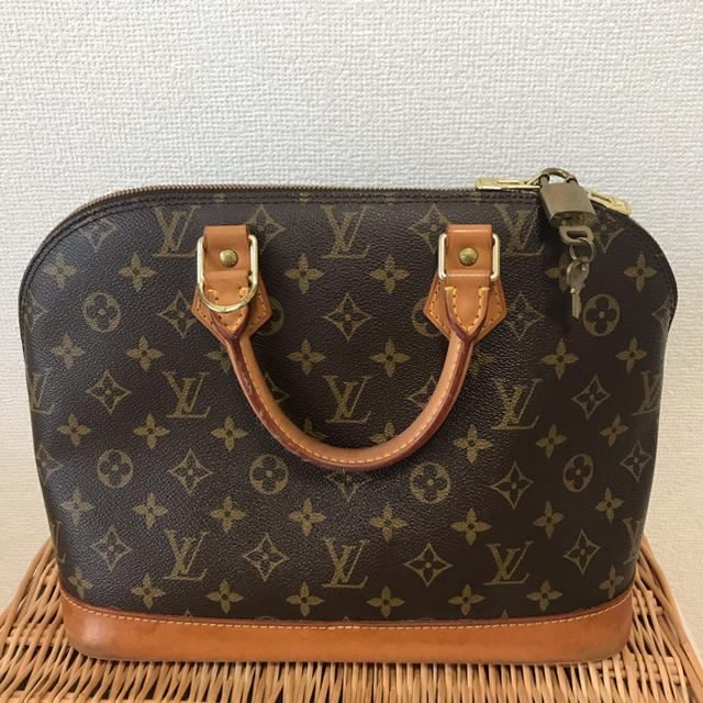 LOUIS VUITTON  アルマ