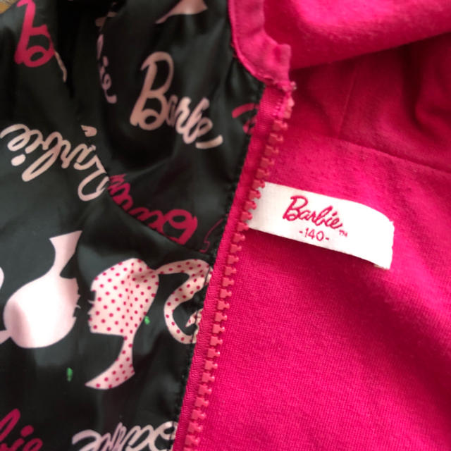 Barbie(バービー)のBarbie♥︎ ナイロンパーカーsize140 キッズ/ベビー/マタニティのキッズ服女の子用(90cm~)(ジャケット/上着)の商品写真