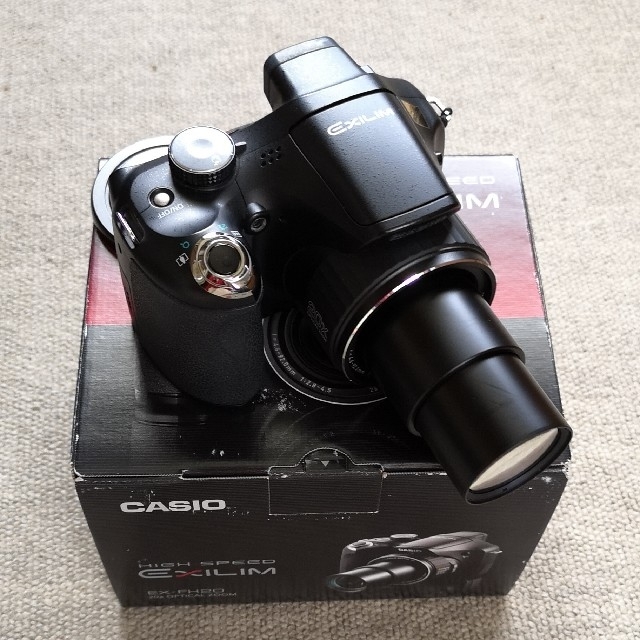 デジタルカメラ CASIO EX-FH20