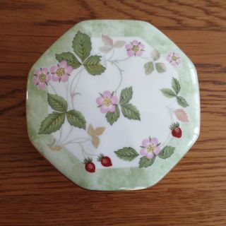 ウェッジウッド(WEDGWOOD)のくるみみるく様専用　ウェッジウッド　ワイルドストロベリー　小物入れ(小物入れ)