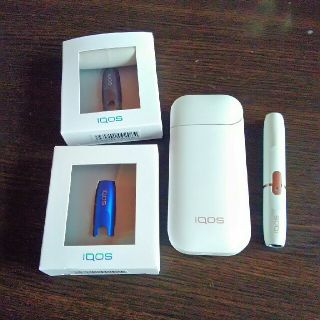 アイコス(IQOS)のIQOS2.4プラス新品チャージャーホルダーキャップ2個セット(タバコグッズ)