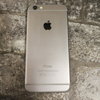 アップル(Apple)のiphone 6 16gb au グレー(スマートフォン本体)